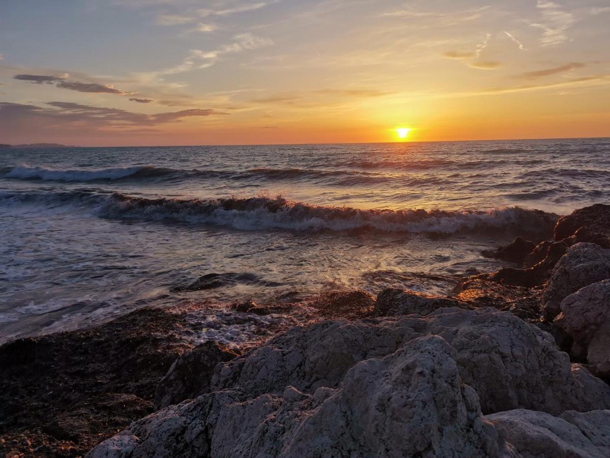 Sungate Villas Almiros Beach Екстериор снимка